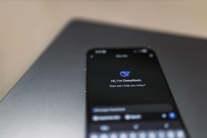 לנובו מציגה: עוזרי AI חדשים לשולחן העבודה!