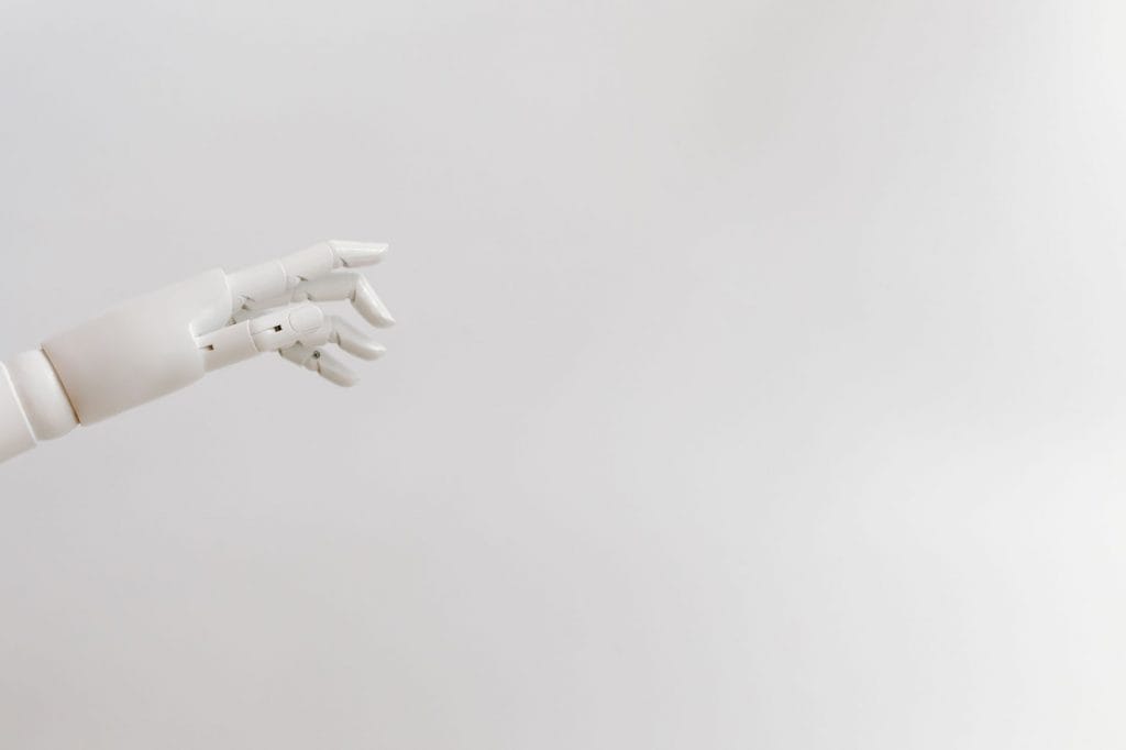 OpenAI מול Anthropic: מי באמת מנצח בעולם העסקי?